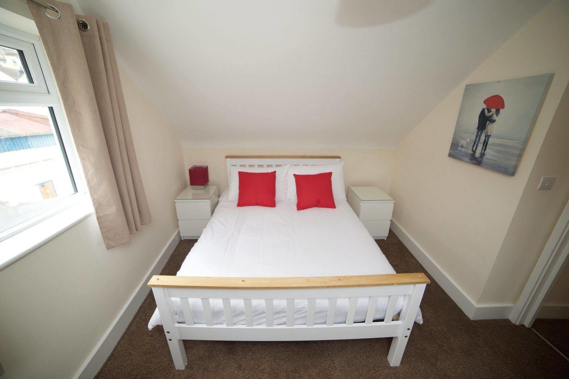 Bristol Serviced Lets - 152/154 Bath Road Extérieur photo